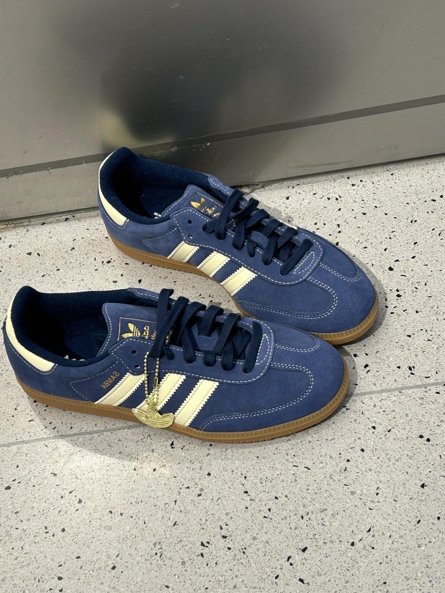 不瞒你说 逛街好久还是最喜欢这双蓝莓色Adidas🫐